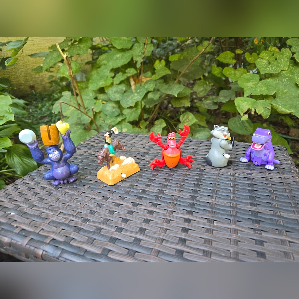 Disney Wind-up Cartoon Character Figurines Set. Collectible
